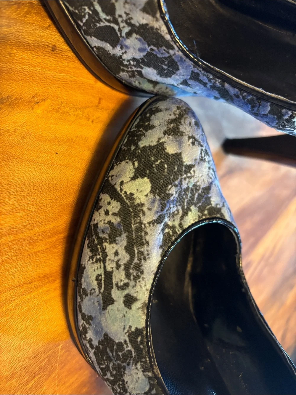 Nine West Black and Blue Floral Print Pointed Pumps Size 6
